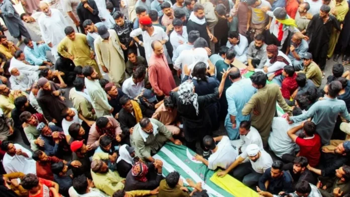 People attacked Pak police in pok. Five killed.. People attacked Pak police in pok. Five killed..