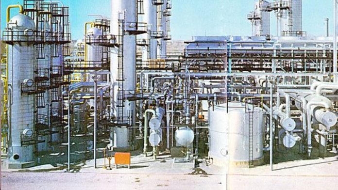 Iran discovers gas reserves as blockade