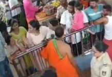 Karnataka : ఆలయంలో రచ్చ రచ్చ: మహిళా ఎస్సైని చెంపదెబ్బ కొట్టిన BJP MLA కూతురు..