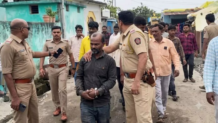 Attack on Telangana police in Maharashtra.